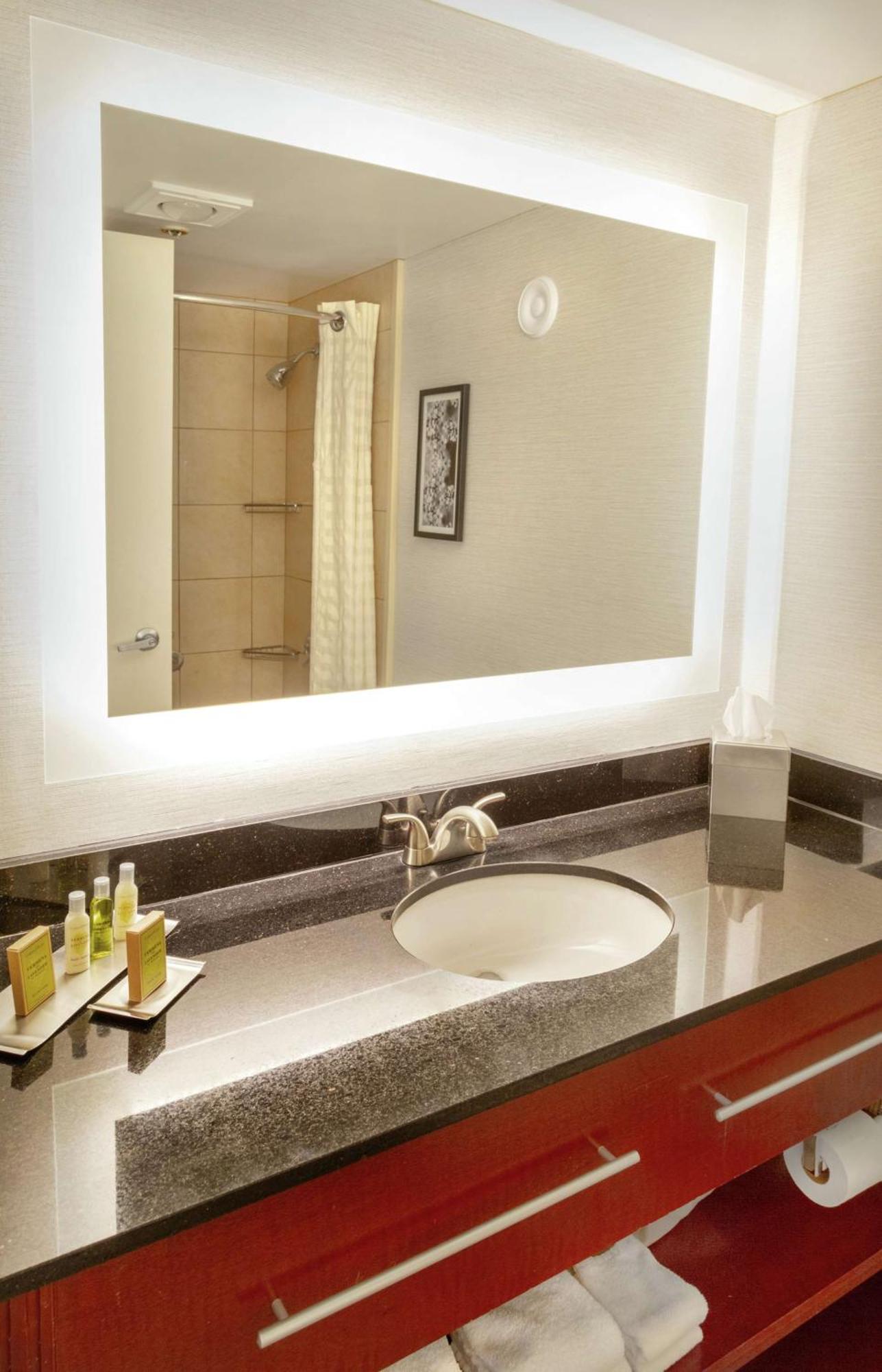 Doubletree By Hilton Charlottesville Esterno foto